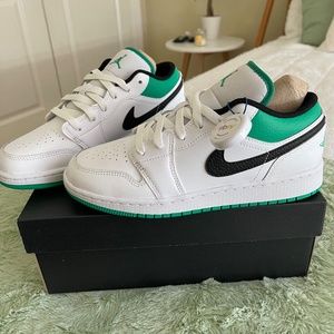 NIKE JORDAN LOW GREEN/WHITE SIZE 8